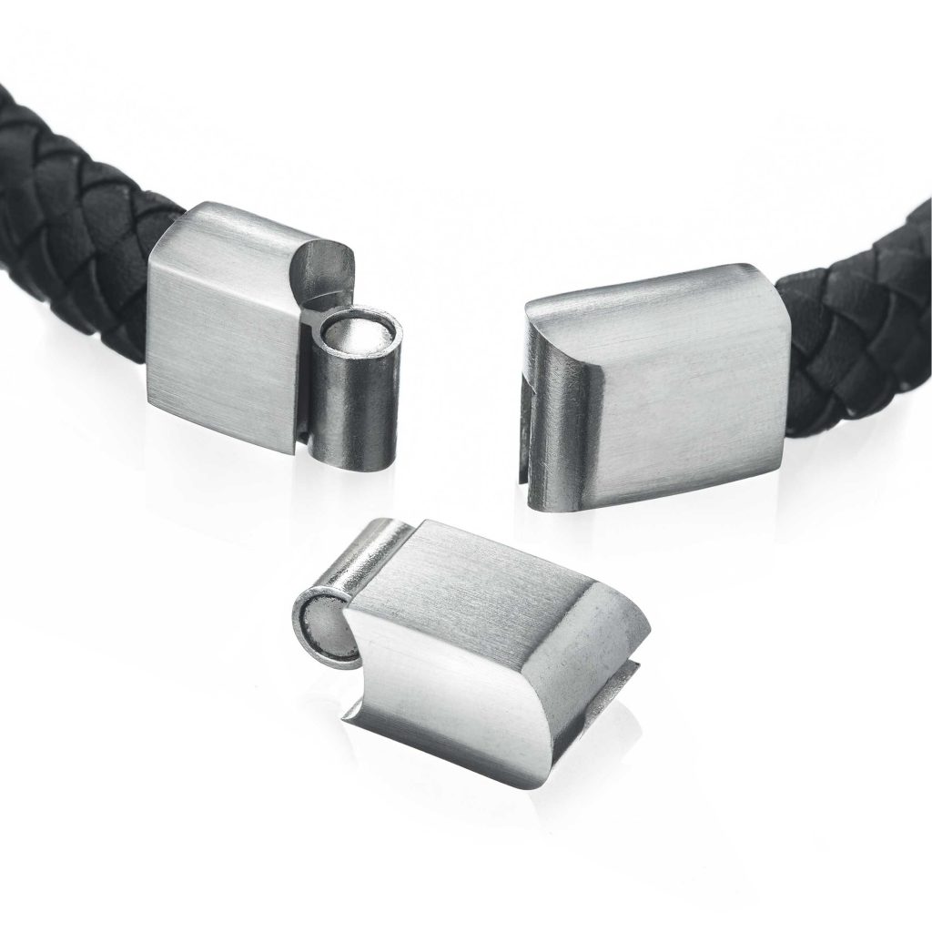 adjustable-magnetic-bracelet-buckle-in-matt-stainless-steel-from-swedish-brand-män